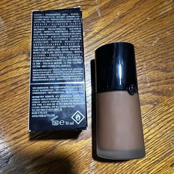 Giorgio Armani Luminous Silk Foundation 11- Black Design - Picture 3 of 4